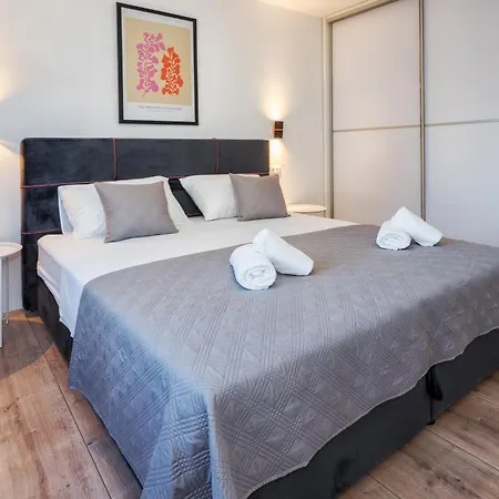 Apartament 3-bedroom Sea View - Balcony, Elevator - Spinut,