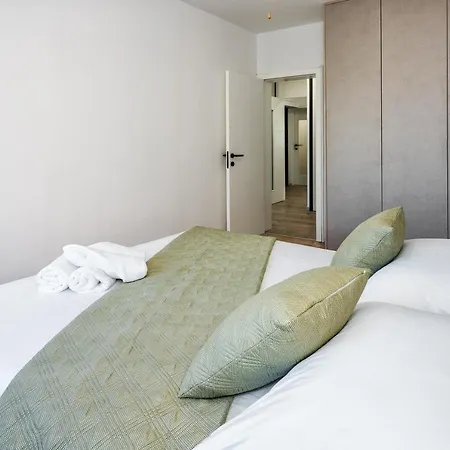 アパート 3-bedroom Sea View - Balcony, Elevator - Spinut, スプリト