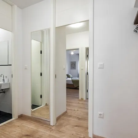 아파트 3-bedroom Sea View - Balcony, Elevator - Spinut, 스플리트